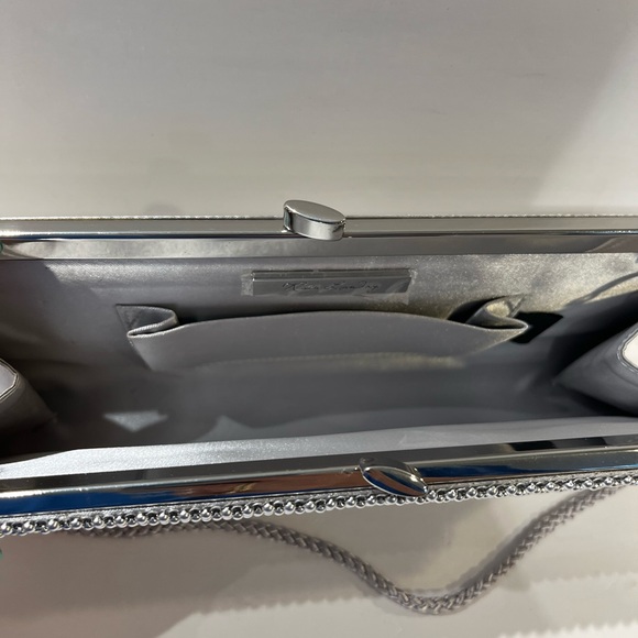 Crossover satin rhinestone woven 9” clutch Kate Landry top closure silver. - Picture 3 of 7